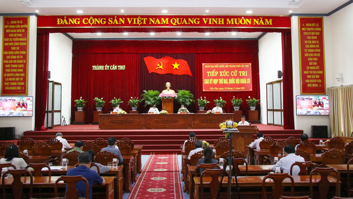 Cử tri Cần Thơ chia sẻ với Thủ tướng nỗi lo giá xăng dầu, vật tư nông nghiệp cao - 1