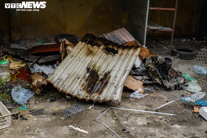 Hà Nội: Cháy kho chứa điều hòa trong chợ Kim Lũ, tiểu thương bê đồ tháo chạy - 10