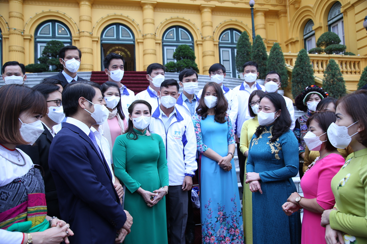 Phó Chủ tịch nước gặp đoàn đại biểu 'Chia sẻ cùng thầy cô' năm 2021 - 1