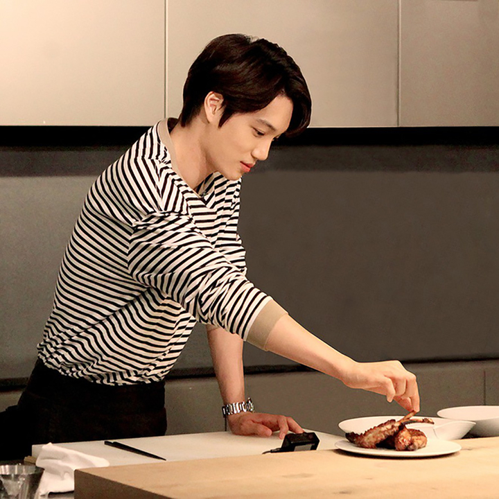 Sao Hàn mê món Việt: Somi ăn phở phải có rau thơm, Rosé phát khóc vì gỏi cuốn - 6