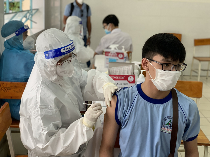 Chủ tịch TP.HCM: Thí điểm cho học sinh lớp 9, 12 đi học trước nếu an toàn - 2