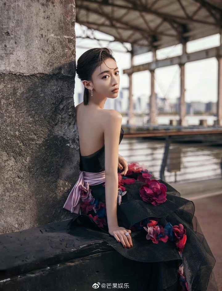 Dàn sao đình đám Trung Quốc xuất hiện như nữ thần tại đêm hội cuối năm - 28