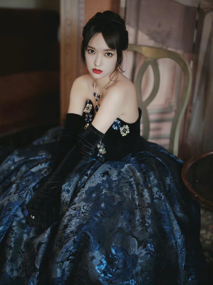 Dàn sao đình đám Trung Quốc xuất hiện như nữ thần tại đêm hội cuối năm - 25