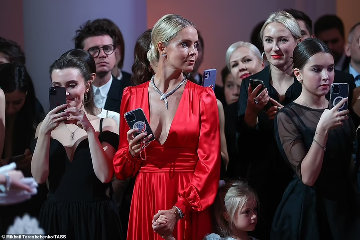 Ảnh: Dạ tiệc trưởng thành của con gái các gia tộc giàu nhất nước Nga - 10