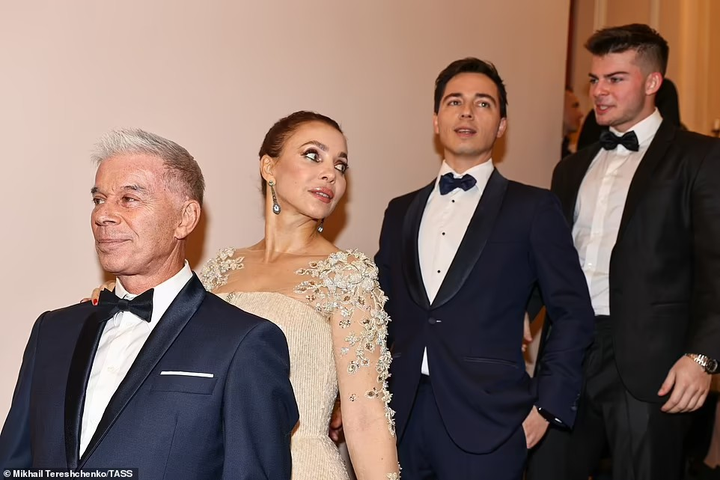 Ảnh: Dạ tiệc trưởng thành của con gái các gia tộc giàu nhất nước Nga - 5