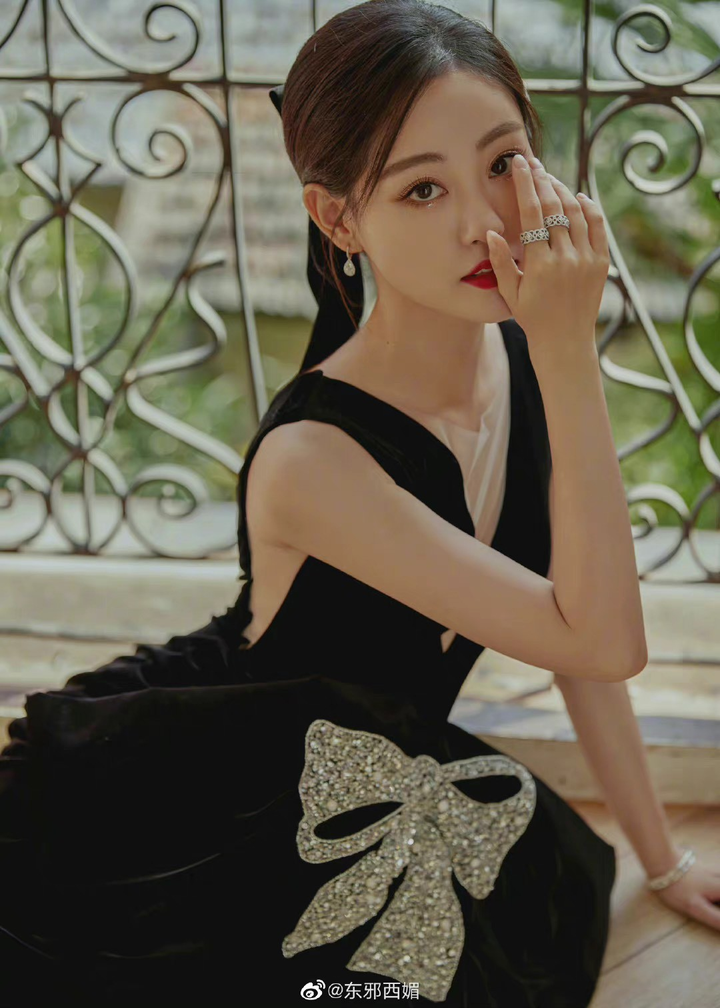 Dàn sao đình đám Trung Quốc xuất hiện như nữ thần tại đêm hội cuối năm - 32