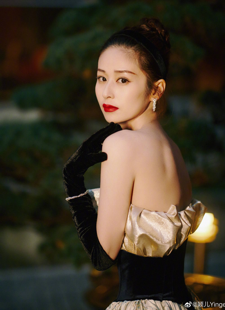 Dàn sao đình đám Trung Quốc xuất hiện như nữ thần tại đêm hội cuối năm - 31