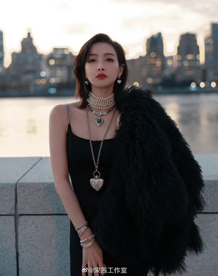 Dàn sao đình đám Trung Quốc xuất hiện như nữ thần tại đêm hội cuối năm - 29