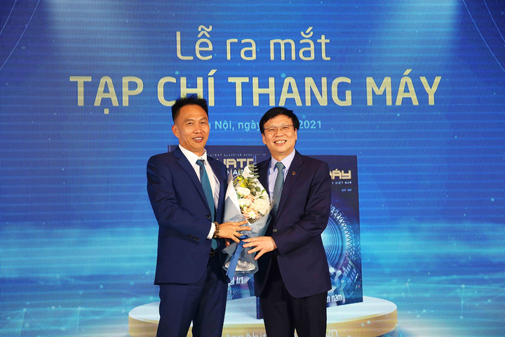 Ra mắt Tạp chí thang máy - 1