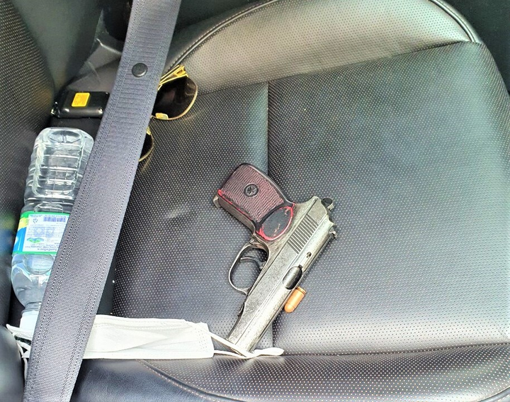 Khoảnh khắc kẻ lạ mặt bắn giám đốc công ty bất động sản tại quán cà phê - 6