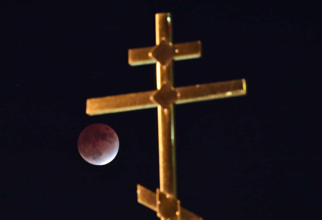 Những bức ảnh tuyệt đẹp về nguyệt thực một phần dài nhất 6 thế kỷ - 1