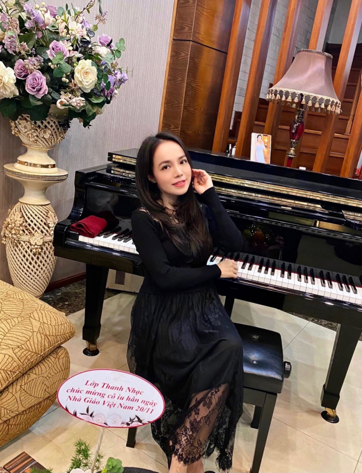 Những cô giáo xinh đẹp, nóng bỏng của showbiz Việt - 2