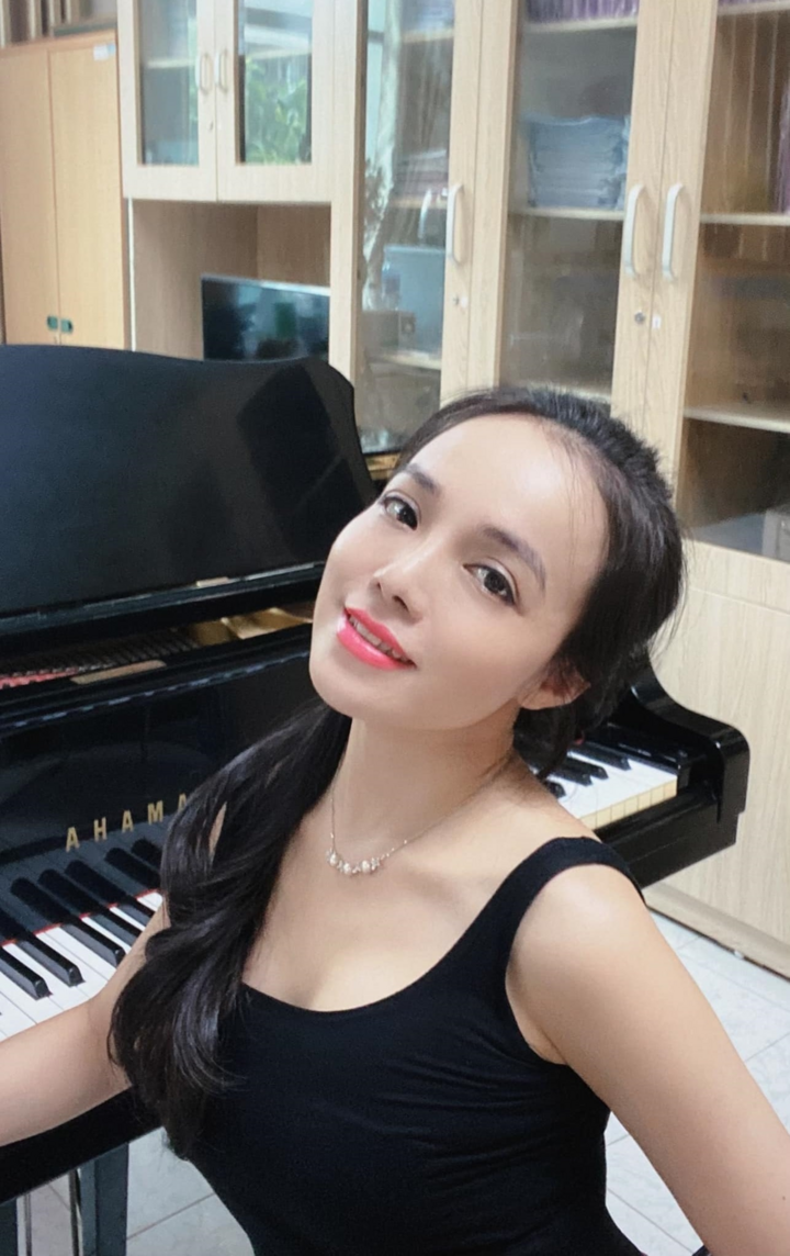 Những cô giáo xinh đẹp, nóng bỏng của showbiz Việt - 4