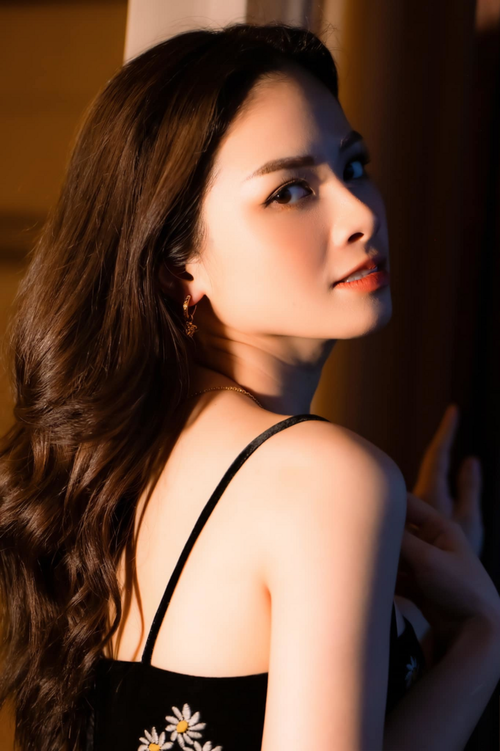 Những cô giáo xinh đẹp, nóng bỏng của showbiz Việt - 8