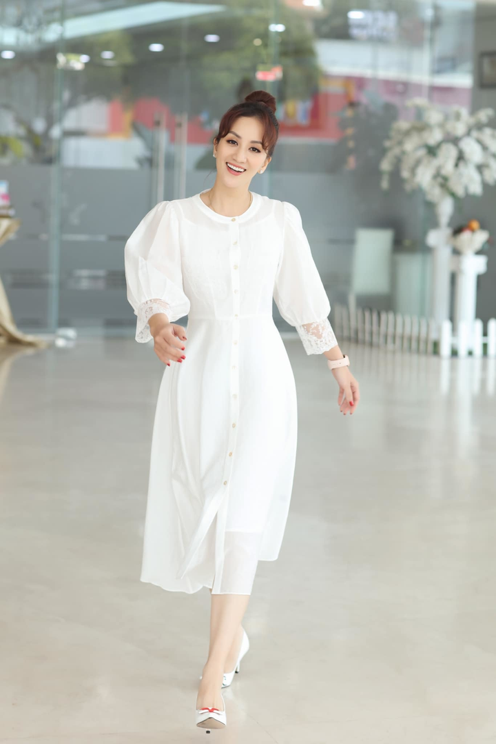 Những cô giáo xinh đẹp, nóng bỏng của showbiz Việt - 23