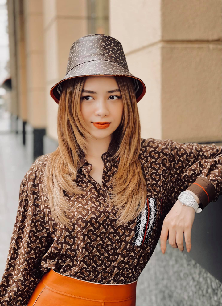 Những cô giáo xinh đẹp, nóng bỏng của showbiz Việt - 11