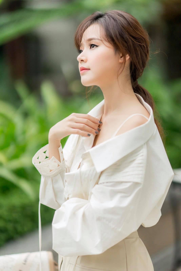 Những cô giáo xinh đẹp, nóng bỏng của showbiz Việt - 17