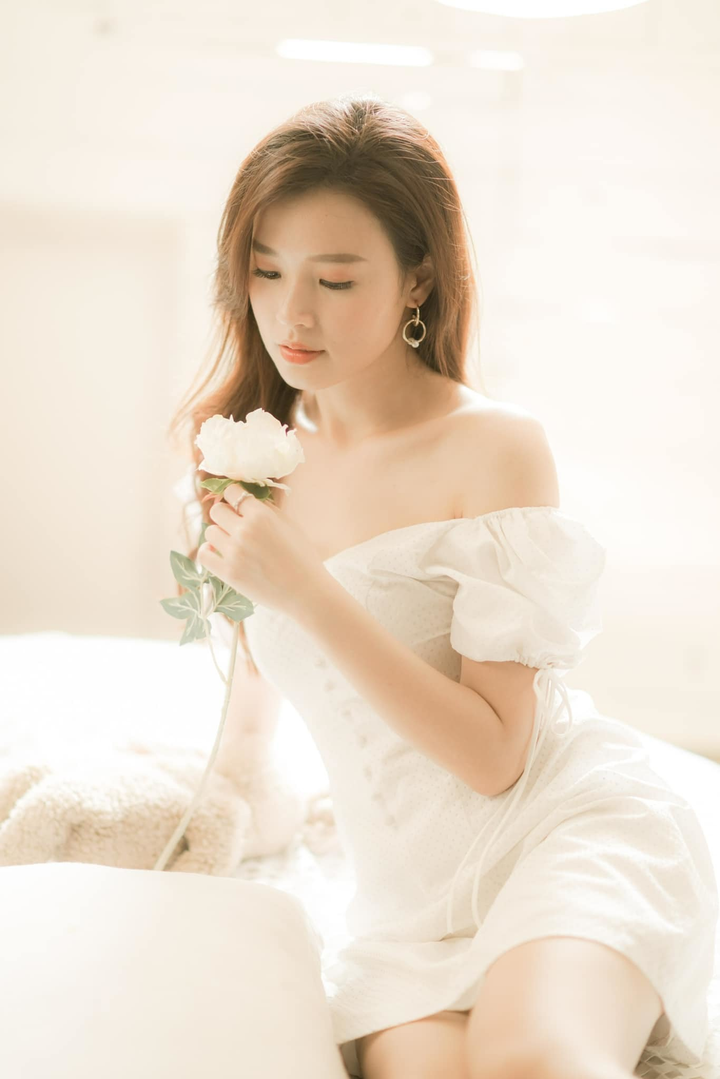 Những cô giáo xinh đẹp, nóng bỏng của showbiz Việt - 18