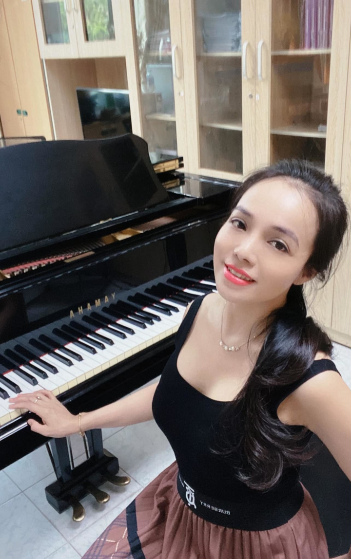 Những cô giáo xinh đẹp, nóng bỏng của showbiz Việt - 3
