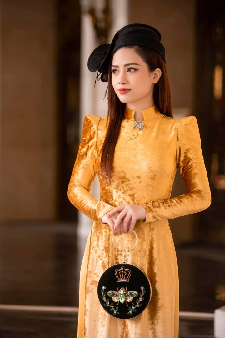Những cô giáo xinh đẹp, nóng bỏng của showbiz Việt - 7