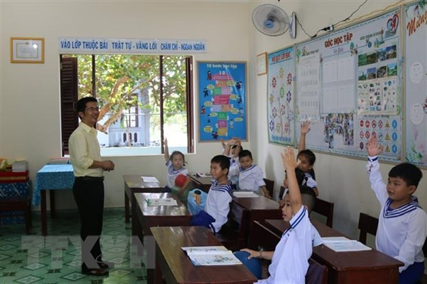 Những người thầy thầm lặng gieo chữ nơi đầu sóng Trường Sa - 1