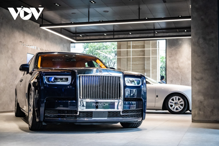 Có gì đặc biệt trong showroom đầu tiên của Rolls-Royce tại TP.HCM? - 7