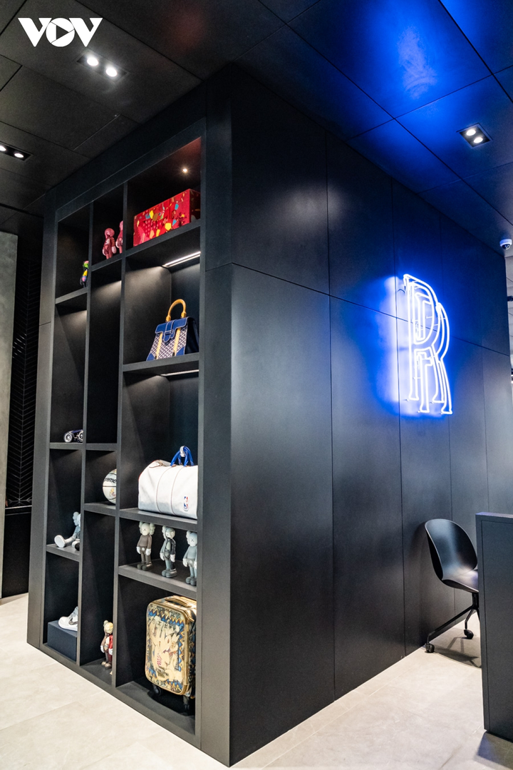 Có gì đặc biệt trong showroom đầu tiên của Rolls-Royce tại TP.HCM? - 4