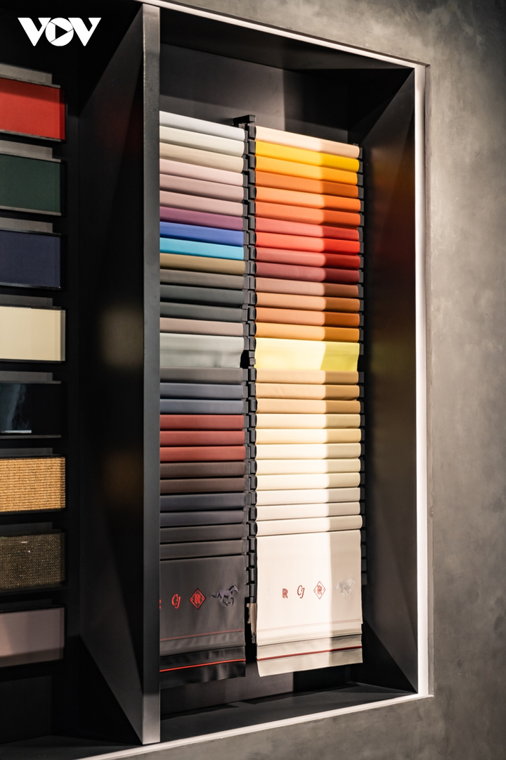 Có gì đặc biệt trong showroom đầu tiên của Rolls-Royce tại TP.HCM? - 8