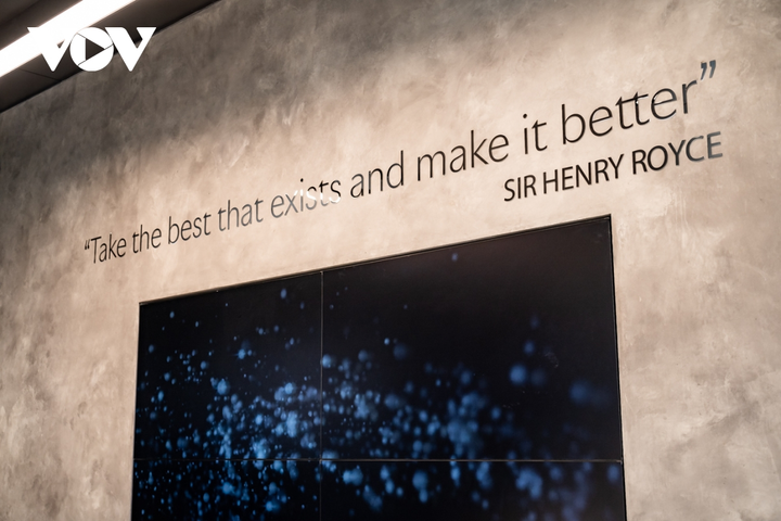 Có gì đặc biệt trong showroom đầu tiên của Rolls-Royce tại TP.HCM? - 3