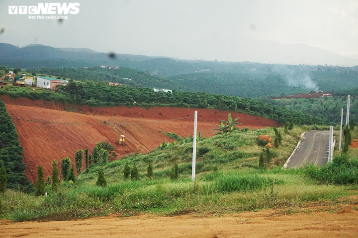 Màu xanh ngút ngàn Lâm Đồng thay bằng màu đỏ quạch đồi núi bị cạo trọc phân lô - 30