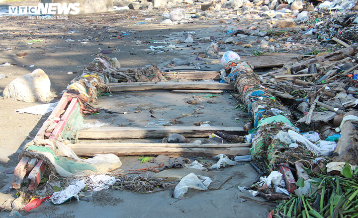 Choáng với hình ảnh rác thải bủa vây bãi biển Đồ Sơn - 9