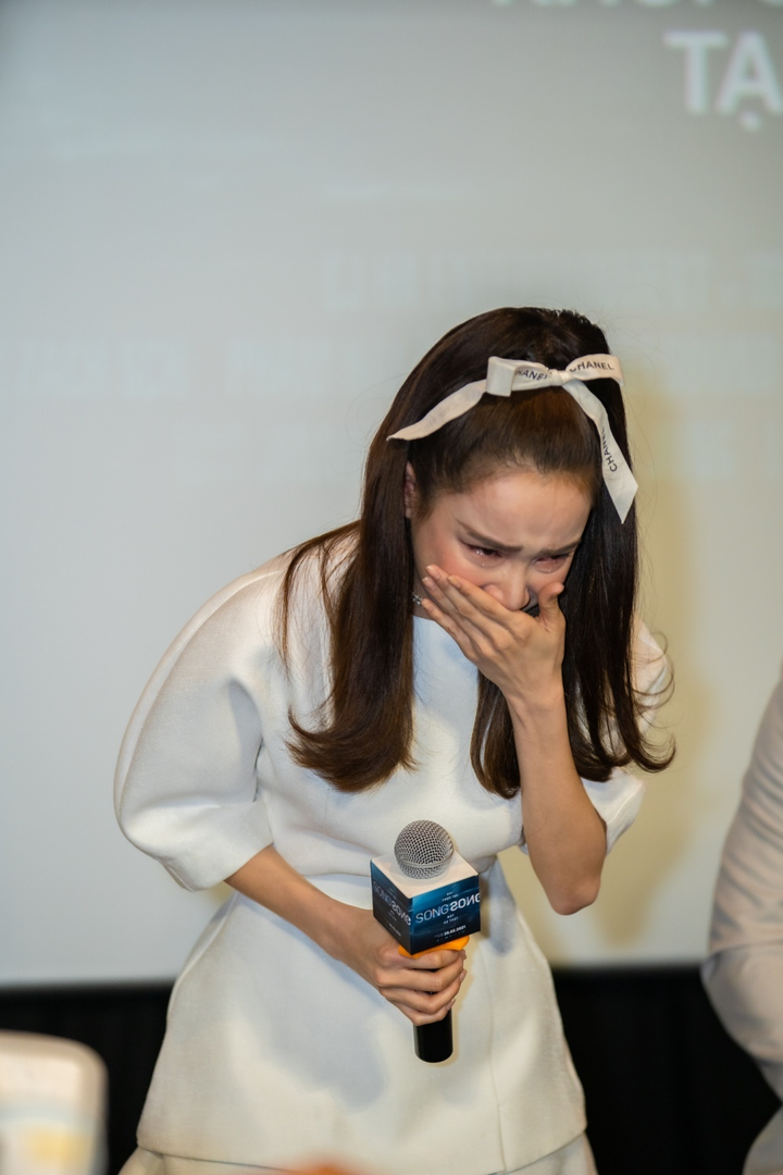 Muôn vàn lý do đi trễ của sao Việt: Hương Giang vòng vo, Nhã Phương mau nước mắt - 6