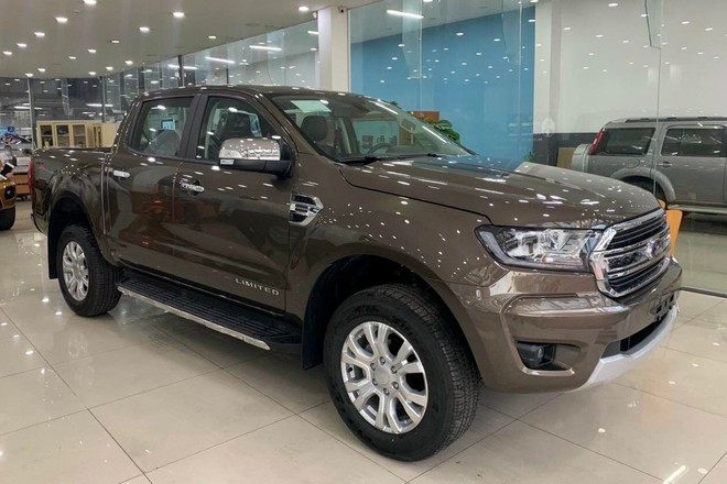 Ford Ranger khan hàng vì thiếu linh kiện, khách đợi giảm trước bạ - 1