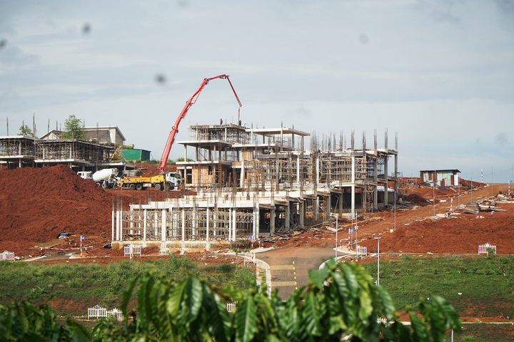 'Rừng' bê tông mọc lên từ con đường 'phục vụ sản xuất nông nghiệp' ở Lâm Đồng - 4