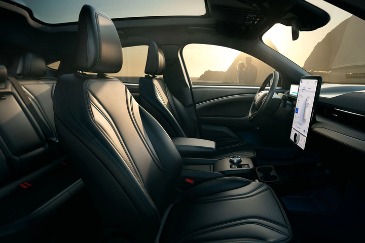 VinFast VF e35 sẽ cạnh tranh với những mẫu xe điện nào tại Mỹ? - 6