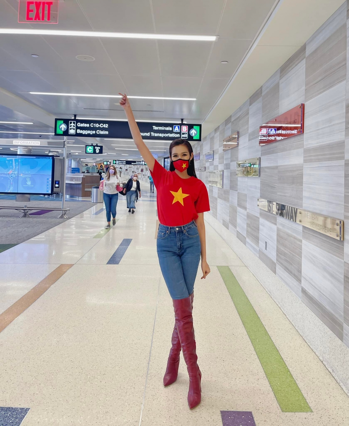 Diện áo cờ đỏ sao vàng, Hoa hậu Đỗ Thị Hà rạng rỡ tại sân bay Mỹ - 1