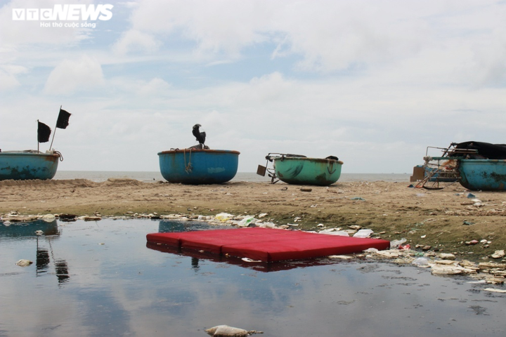 Ảnh: Rác thải nhựa bủa vây các bãi biển ở Bà Rịa - Vũng Tàu - 1