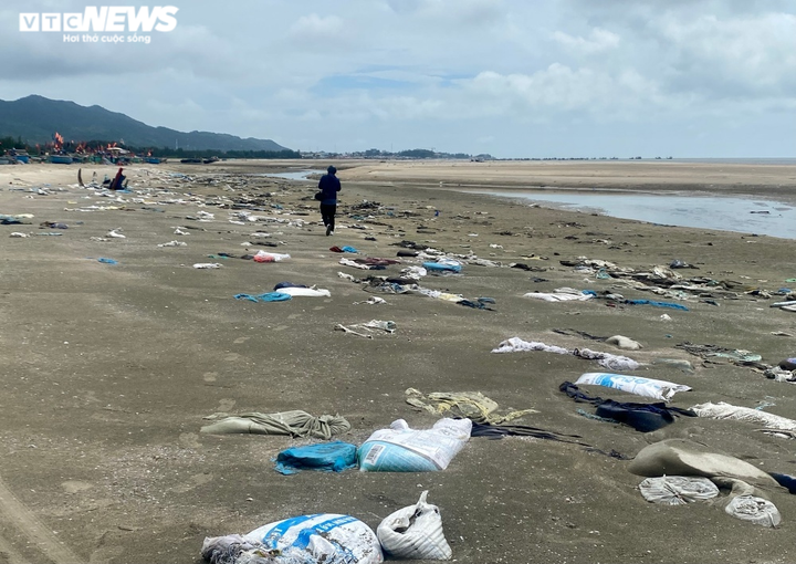 Ảnh: Rác thải nhựa bủa vây các bãi biển ở Bà Rịa - Vũng Tàu - 13