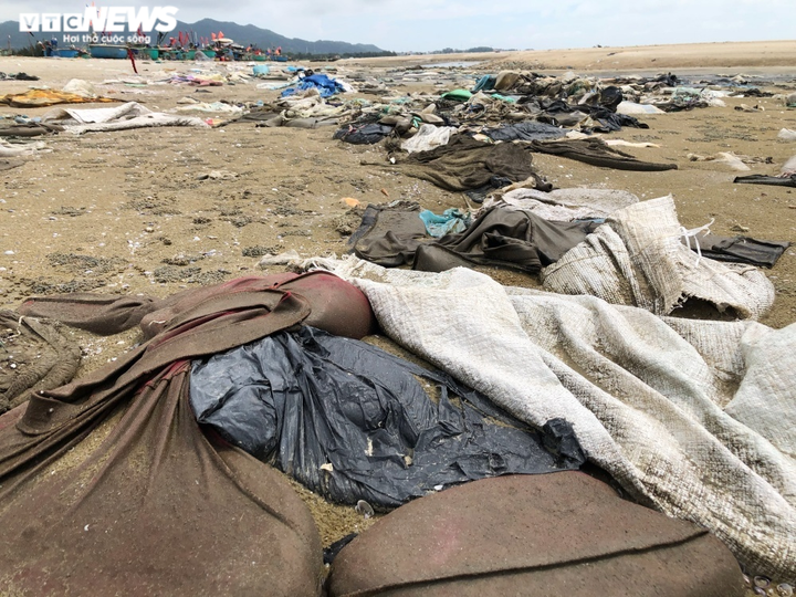 Ảnh: Rác thải nhựa bủa vây các bãi biển ở Bà Rịa - Vũng Tàu - 3