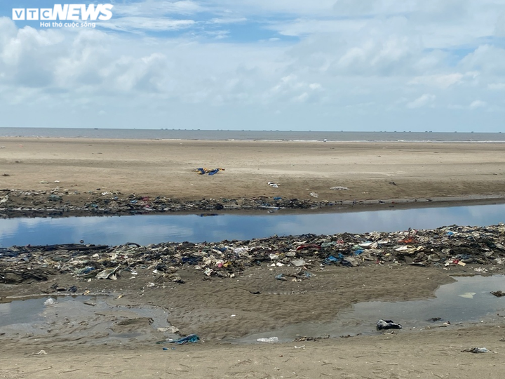 Ảnh: Rác thải nhựa bủa vây các bãi biển ở Bà Rịa - Vũng Tàu - 9
