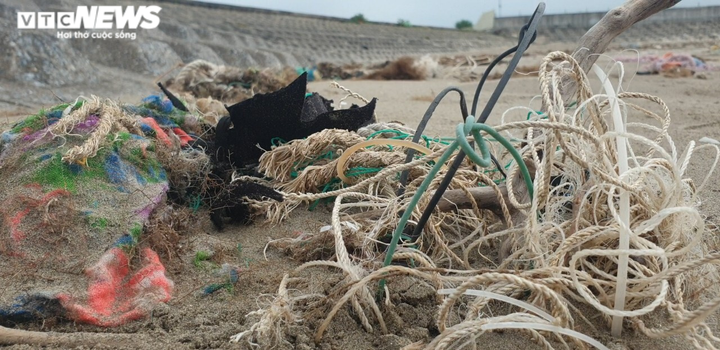 Hải Phòng: Rác thải tràn ngập các bãi biển ở huyện đảo Cát Hải - 12