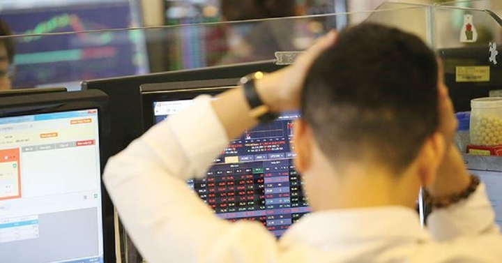 Chứng khoán ngày 22/11: La liệt hơn 800 mã giảm - 1