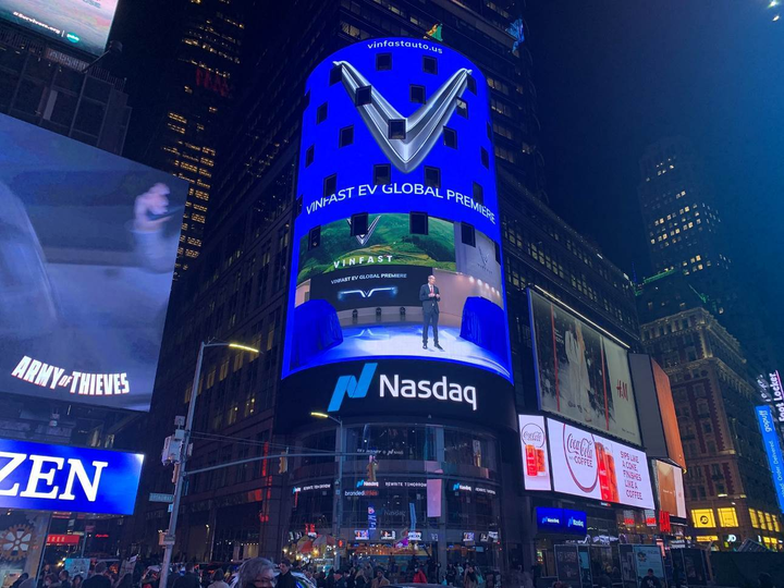 CEO Los Angeles Auto Show: VF e35, VF e36 của VinFast 'hấp dẫn không thể cưỡng' - 5