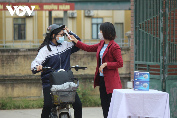 Buổi học đầu tiên của học sinh lớp 9 ngoại thành Hà Nội sau hơn nửa năm ở nhà - 5