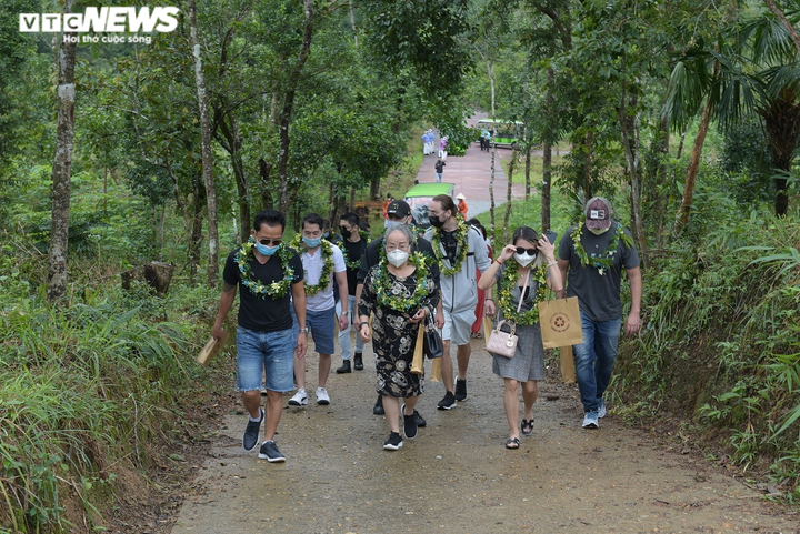 Ảnh: Thánh địa Mỹ Sơn đón đoàn khách quốc tế đầu tiên sau 2 năm - 6