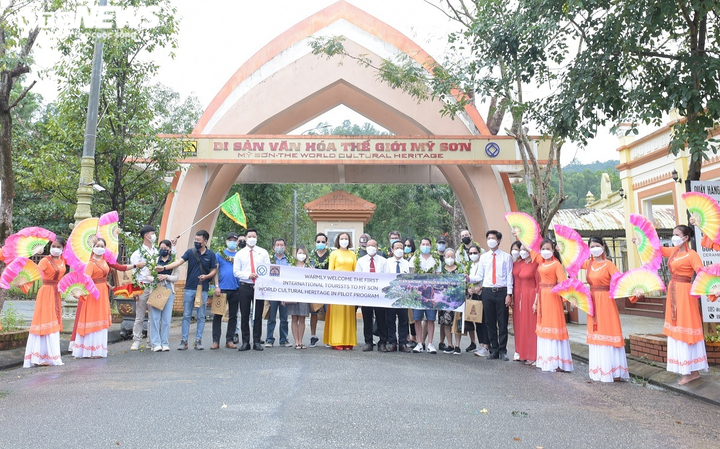 Ảnh: Thánh địa Mỹ Sơn đón đoàn khách quốc tế đầu tiên sau 2 năm - 1