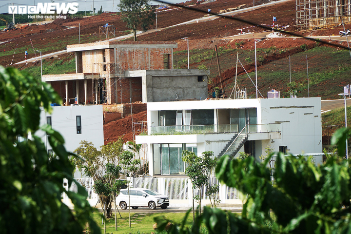 'Rừng' bê tông mọc lên từ con đường 'phục vụ sản xuất nông nghiệp' ở Lâm Đồng - 8