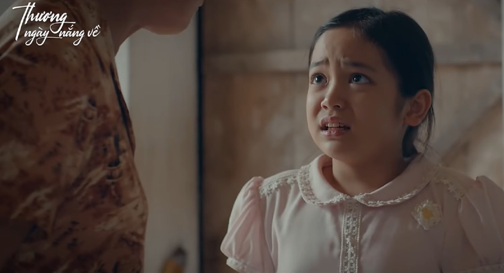 'Thương ngày nắng về' tập 4: Sau khi cứu Khánh, Hoa bị bà đánh mắng, bắt quay về - 2