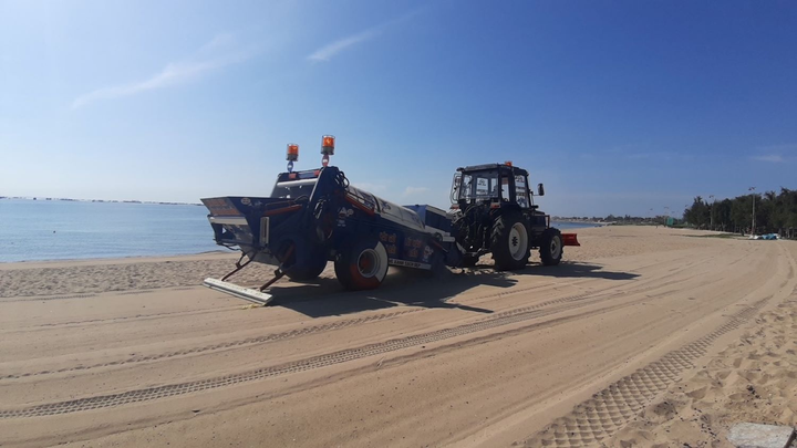 Người đàn ông miệt mài 'biến' rác thải nhựa thành tiền - 1