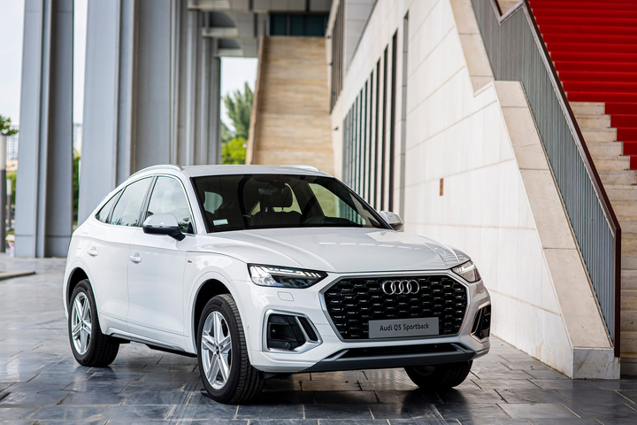 'Soi' Audi Q5 Sportback mới vừa ra mắt tại Việt Nam - 2